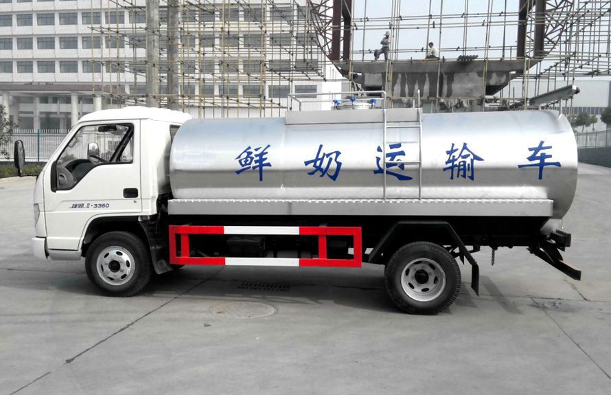 东风小型鲜奶运输车